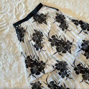 Love by Design white pleated skirt black floral sz S